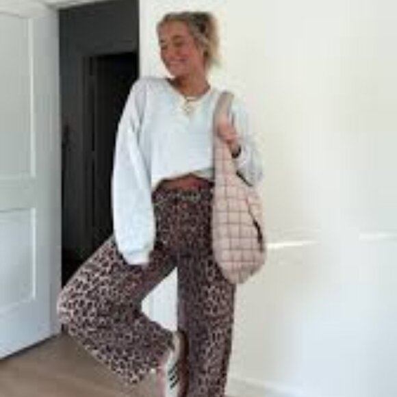 Old Navy High-Waisted Baggy Wide-Leg Jeans Leopard Print NWOT - Picture 7 of 7